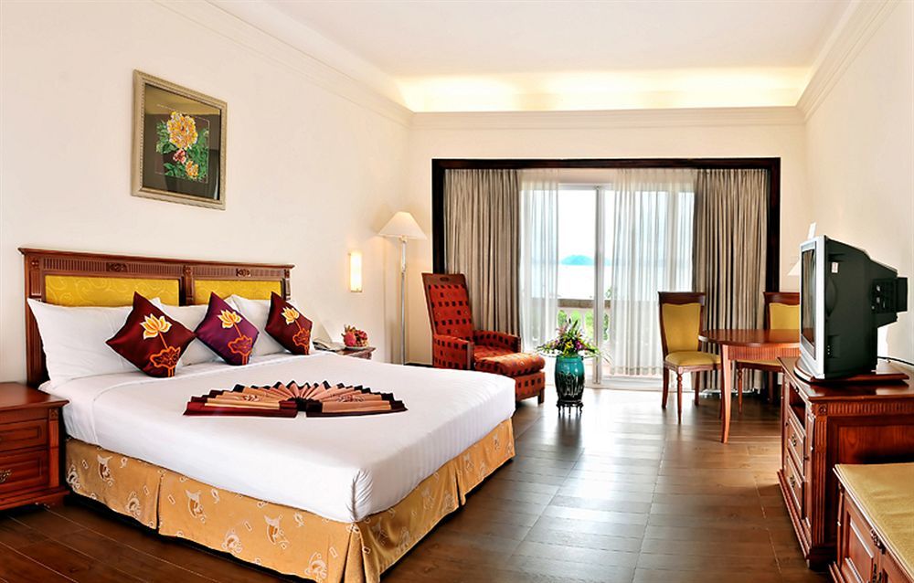 Royal Villas Halong Ha Long Exteriör bild